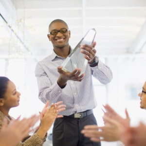 3 TIPS ON GIVING EMPLOYEE APPRECIATION AWARDS