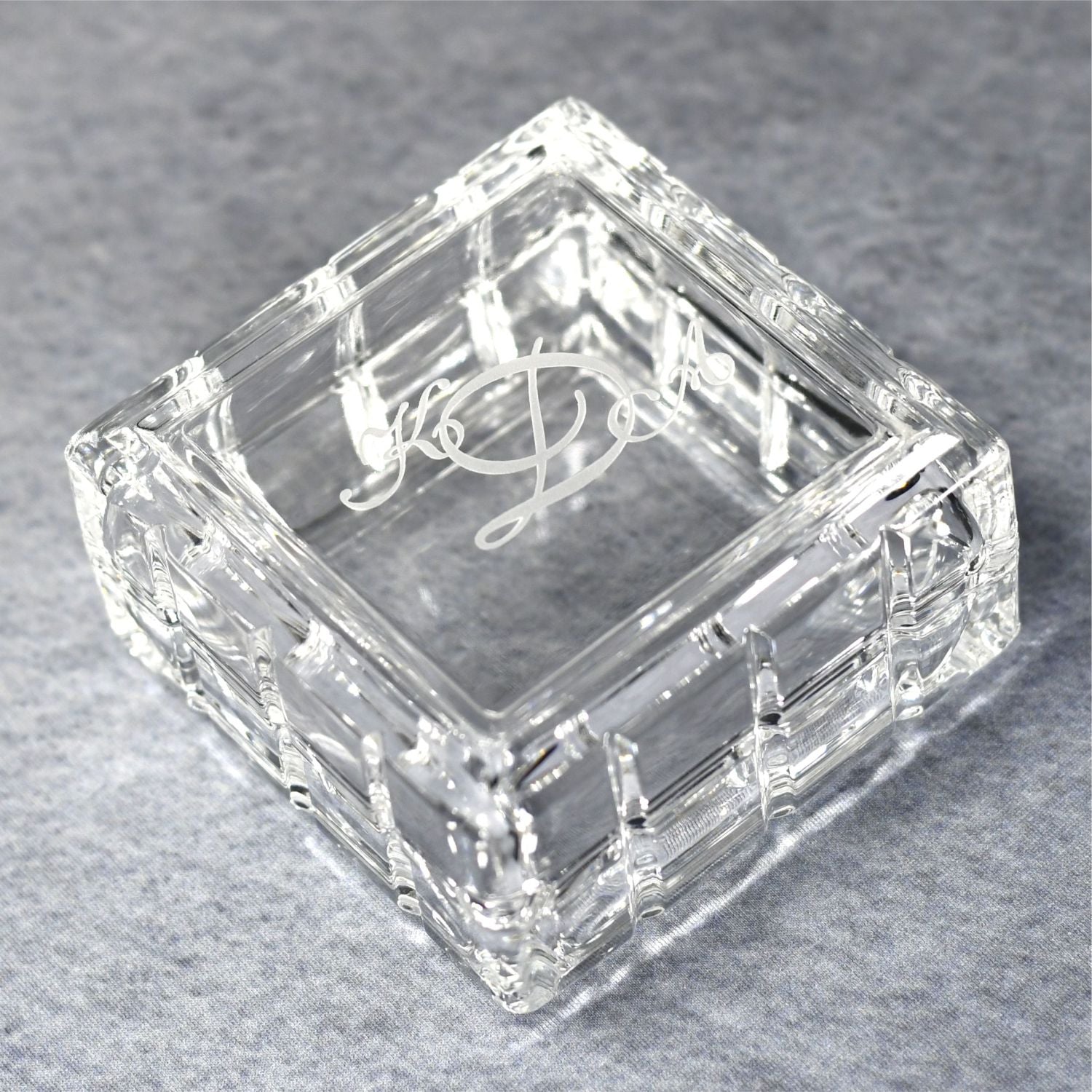 Glass trinket box with top apophylite